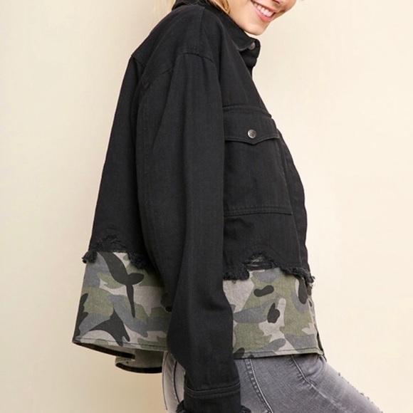 1 Left! HP Pick!🎉🎉Black & Camouflage Denim Jacket! - Picture 2 of 3